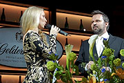 Moderatorin Steffi Schaller und Wirt Chris Lehner gegrüßten die Gäste der Eröffnungsparty am 10.04.2014 (©Foto: Martin Schmitz)